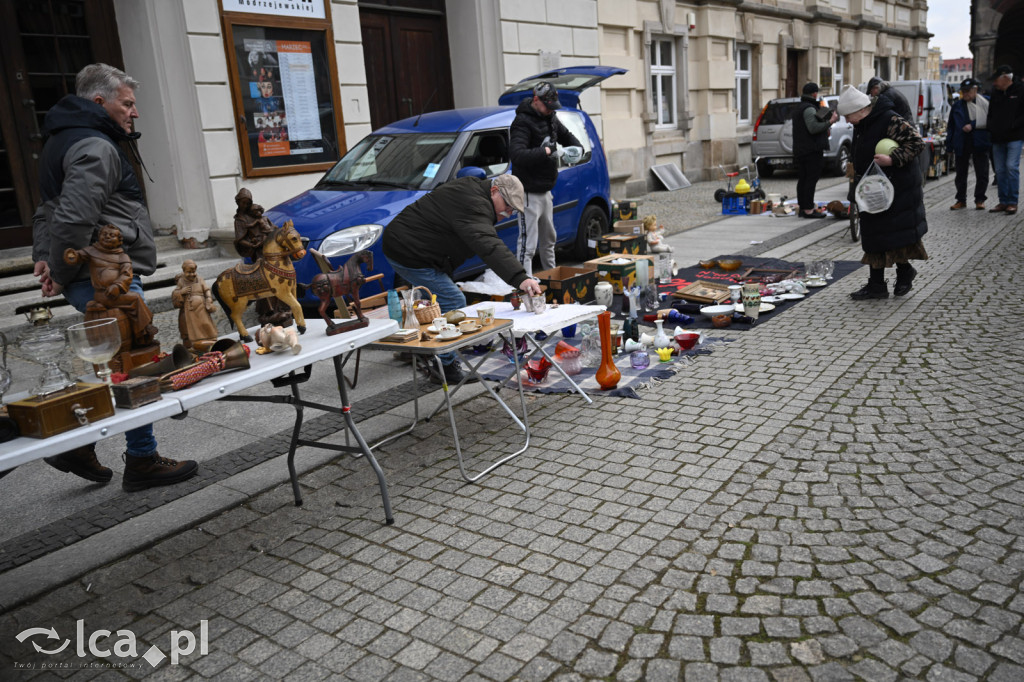 Gdzie spojrzeć tam starocie i ludzie