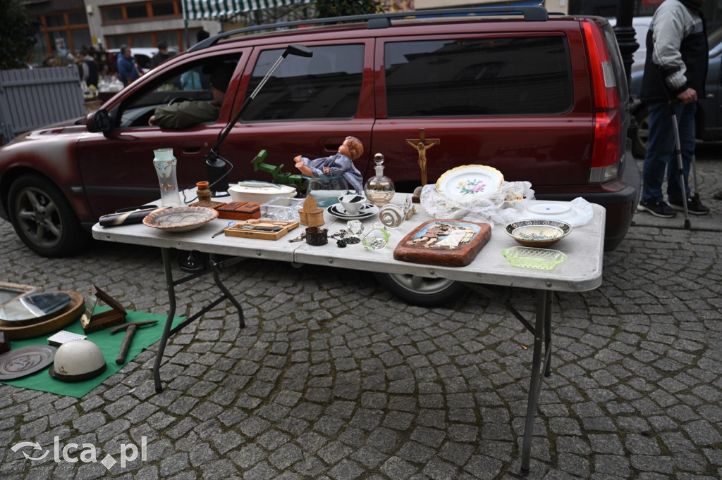 Gdzie spojrzeć tam starocie i ludzie