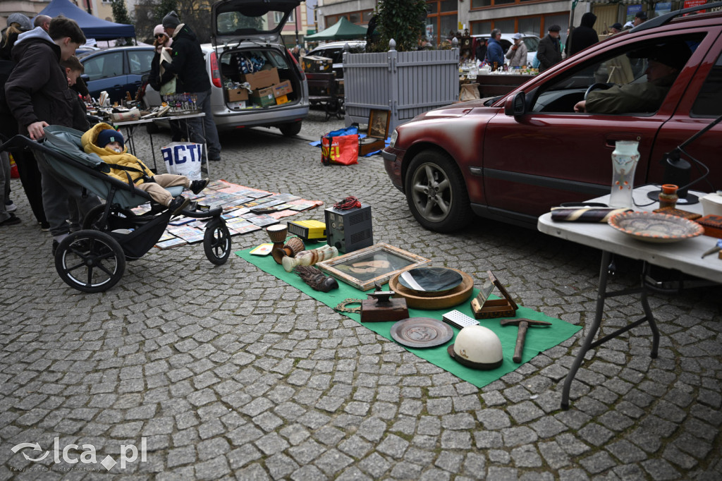 Gdzie spojrzeć tam starocie i ludzie