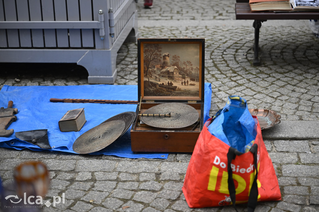 Gdzie spojrzeć tam starocie i ludzie