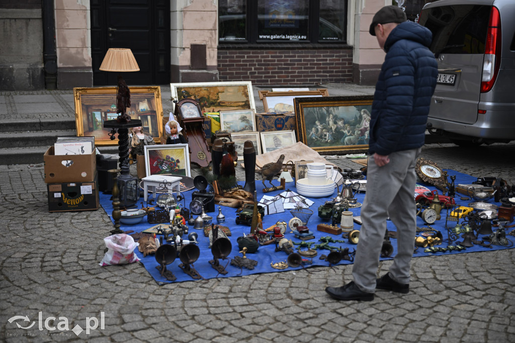Gdzie spojrzeć tam starocie i ludzie