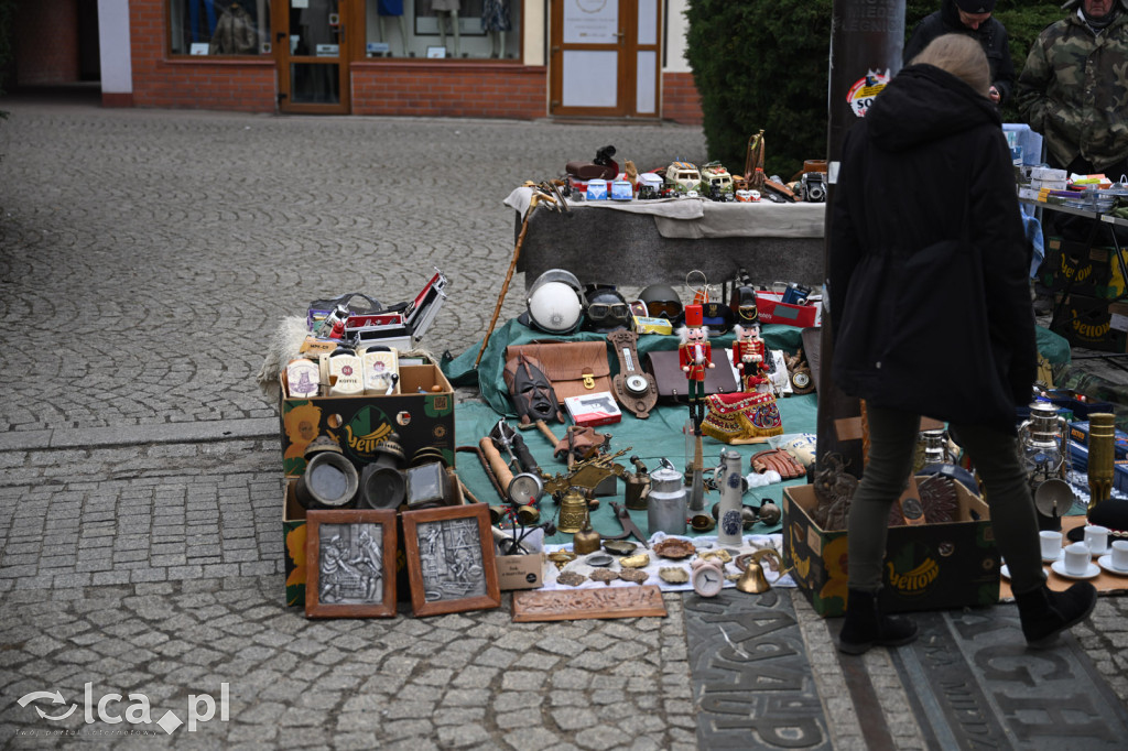 Gdzie spojrzeć tam starocie i ludzie
