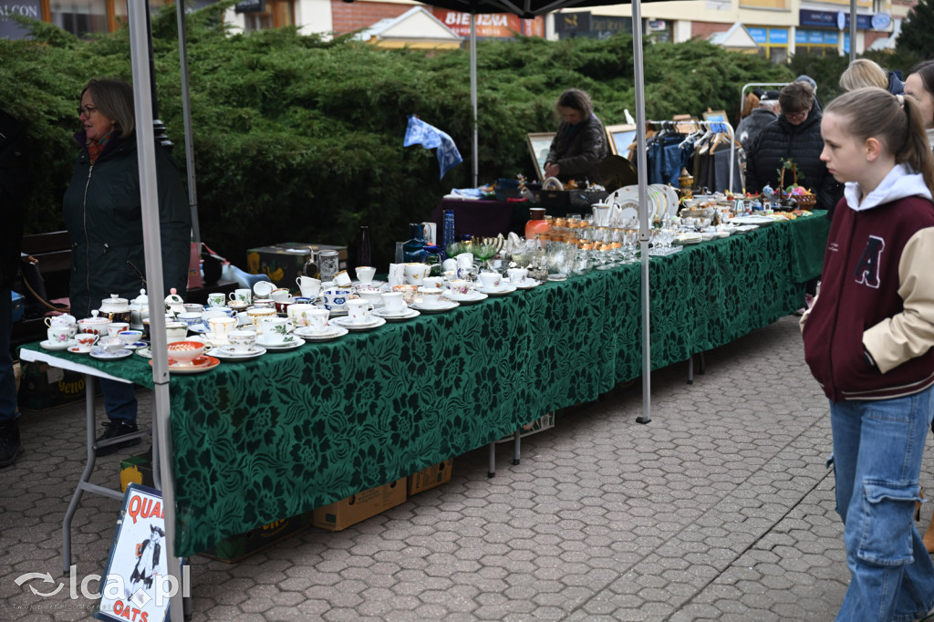 Gdzie spojrzeć tam starocie i ludzie