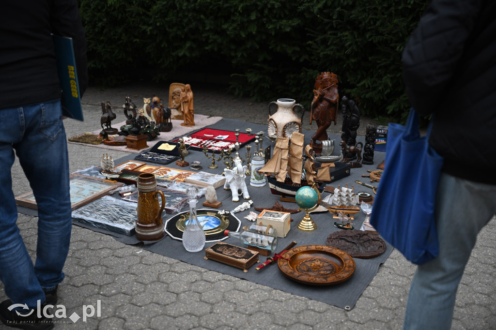 Gdzie spojrzeć tam starocie i ludzie