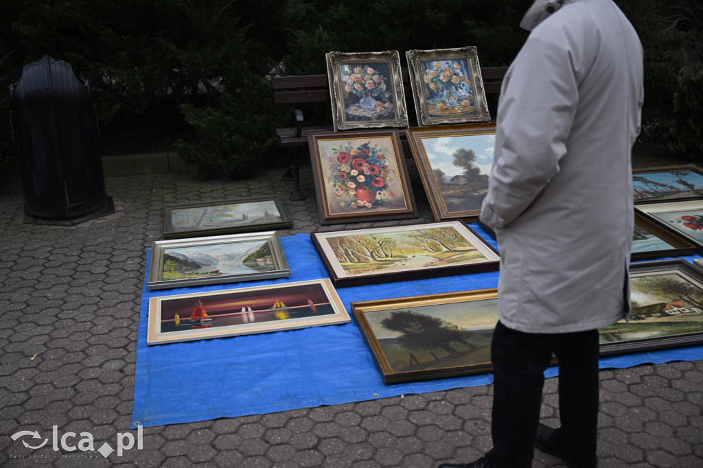 Gdzie spojrzeć tam starocie i ludzie