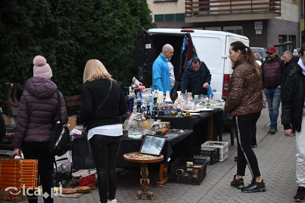 Gdzie spojrzeć tam starocie i ludzie