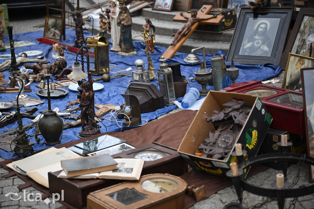 Gdzie spojrzeć tam starocie i ludzie