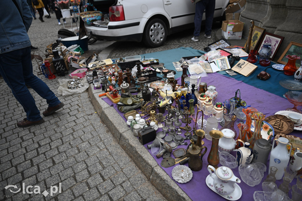 Gdzie spojrzeć tam starocie i ludzie