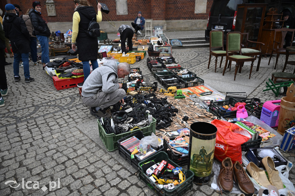 Gdzie spojrzeć tam starocie i ludzie