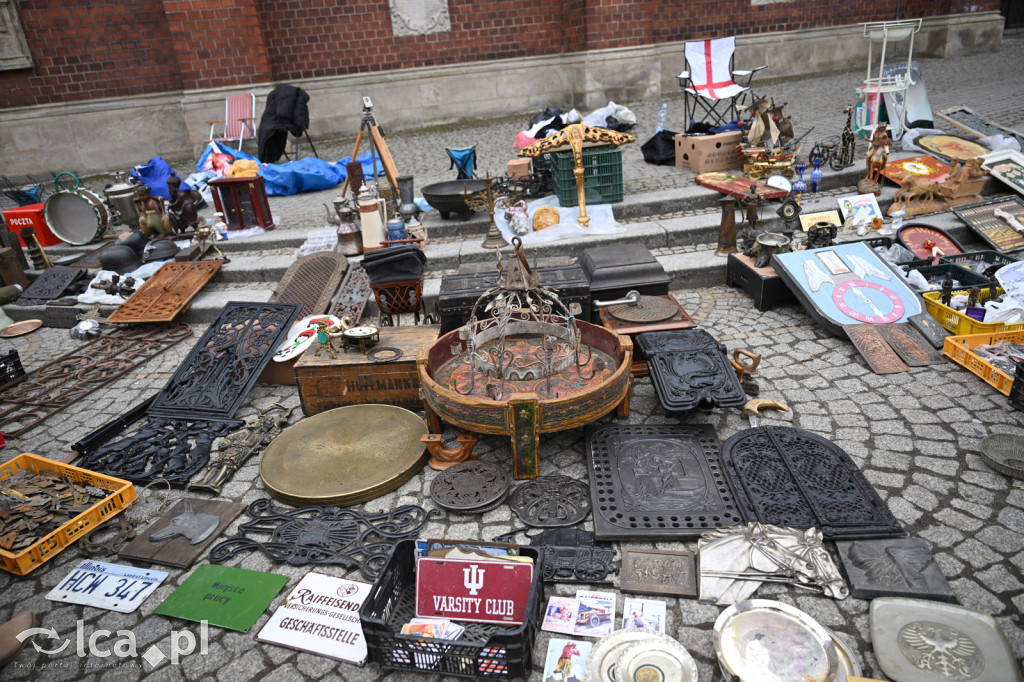 Gdzie spojrzeć tam starocie i ludzie