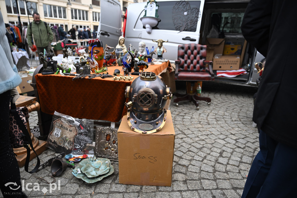 Gdzie spojrzeć tam starocie i ludzie