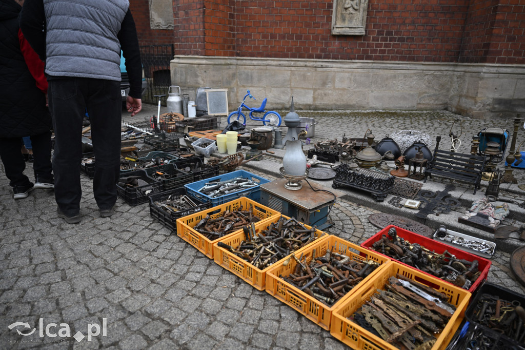 Gdzie spojrzeć tam starocie i ludzie
