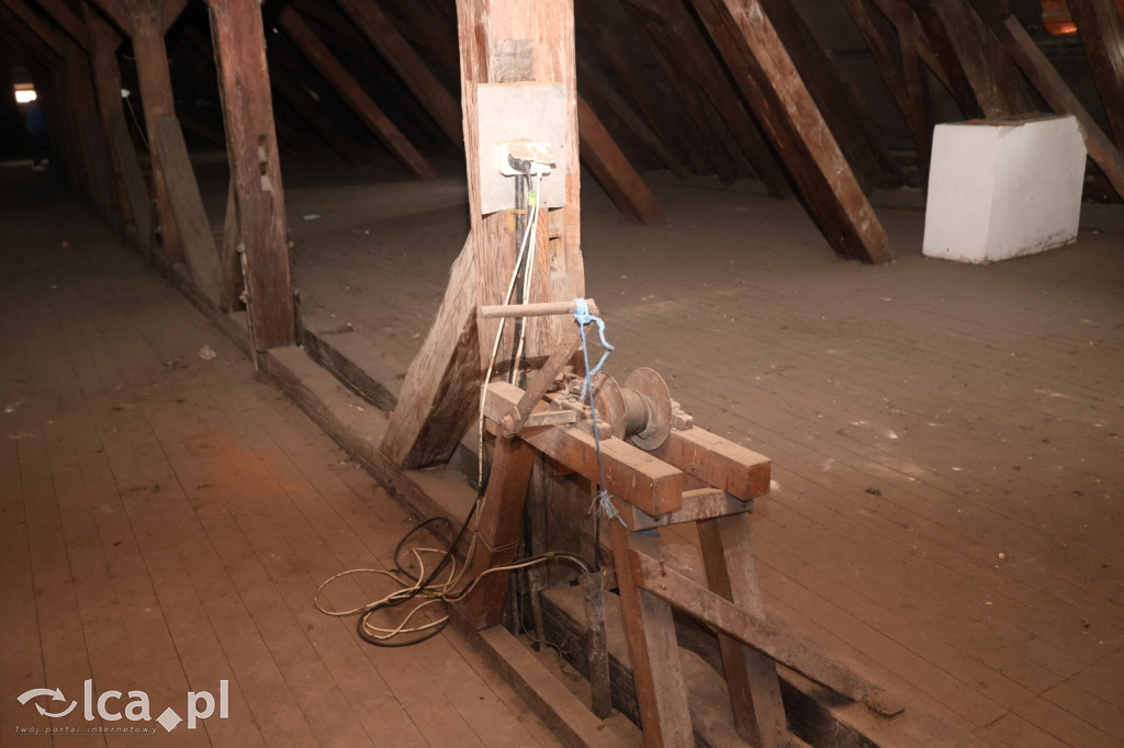 Tajemnice ukryte w belkach stropowych i kryptach