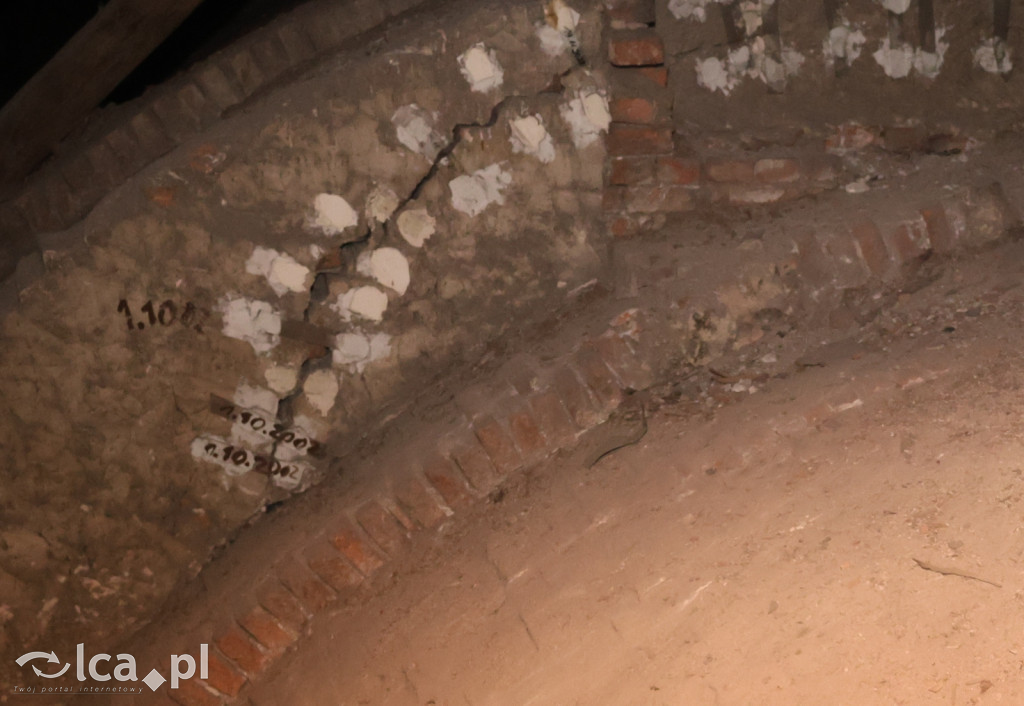 Tajemnice ukryte w belkach stropowych i kryptach