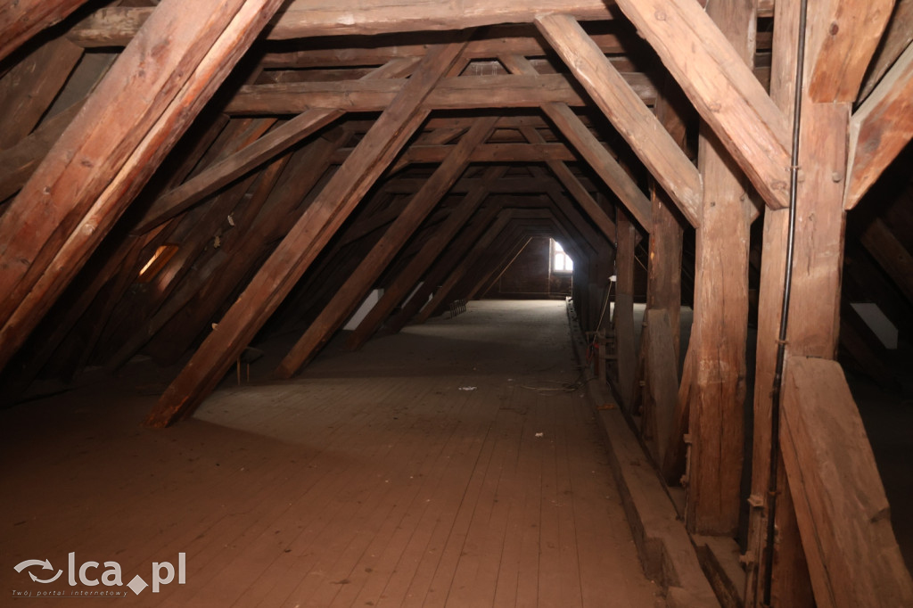 Tajemnice ukryte w belkach stropowych i kryptach