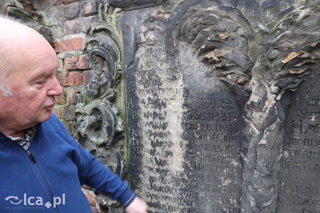 Tajemnice ukryte w belkach stropowych i kryptach