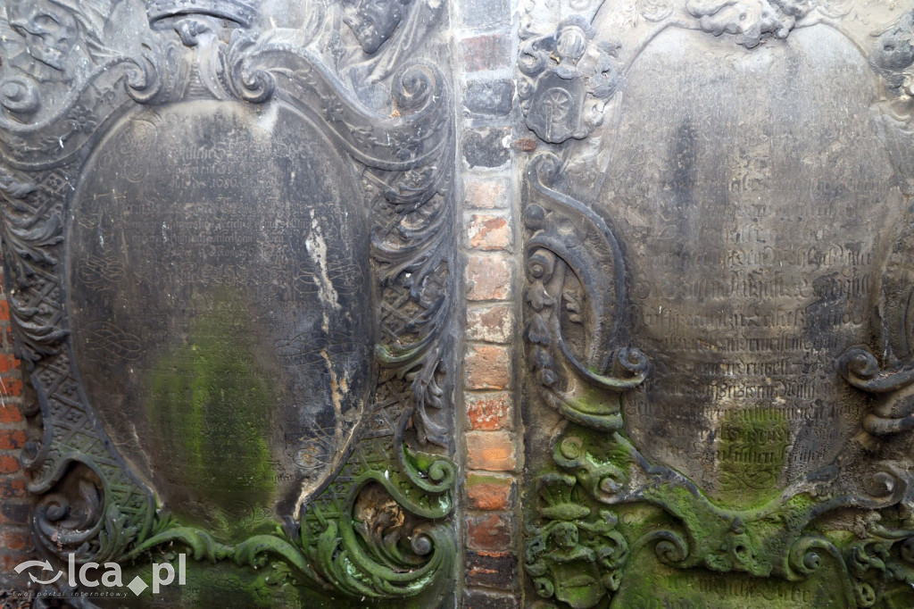 Tajemnice ukryte w belkach stropowych i kryptach