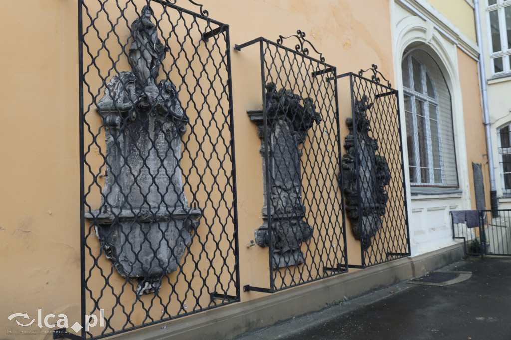 Tajemnice ukryte w belkach stropowych i kryptach