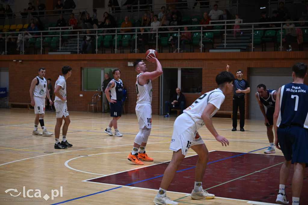 Dominacja Lwów na Piekarach – pewne zwycięstwo KS Basket Legnica