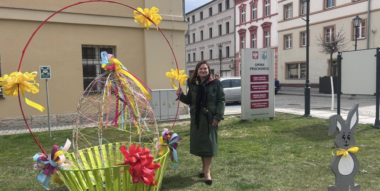 Centrum Prochowic już ozdobione na Wielkanoc
