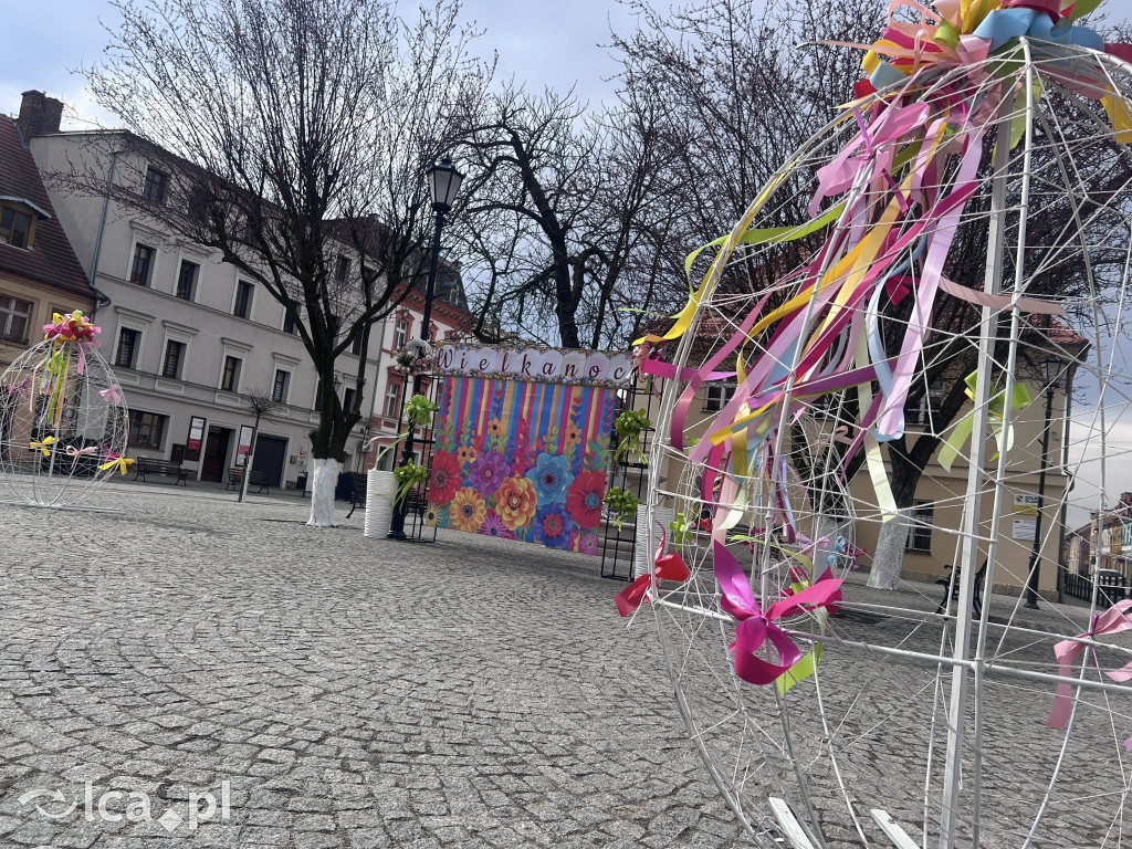 Centrum Prochowic już ozdobione na Wielkanoc