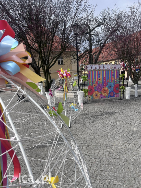 Centrum Prochowic już ozdobione na Wielkanoc