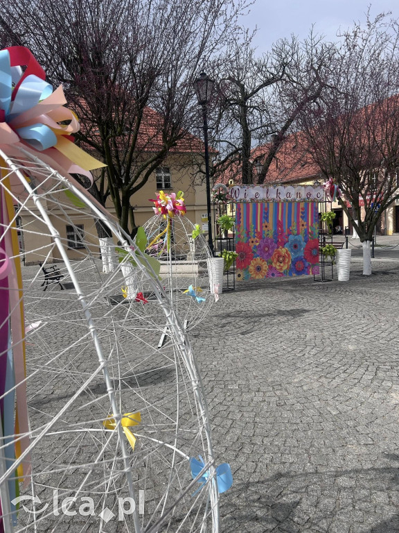 Centrum Prochowic już ozdobione na Wielkanoc