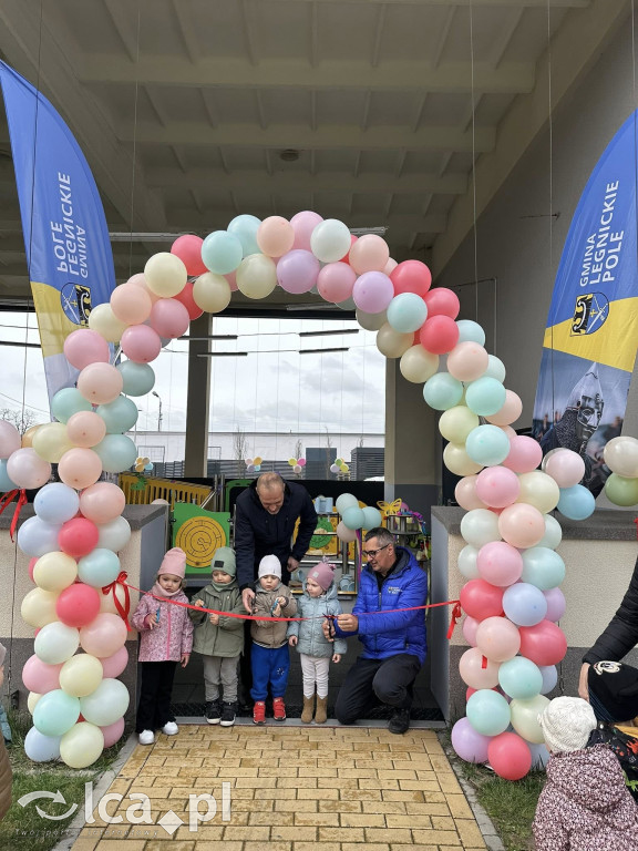 Dzieci już testują nowy plac zabaw