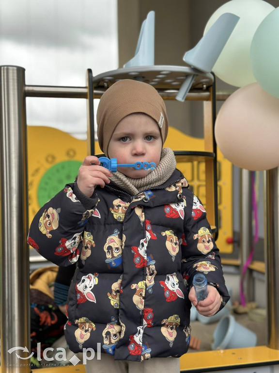 Dzieci już testują nowy plac zabaw