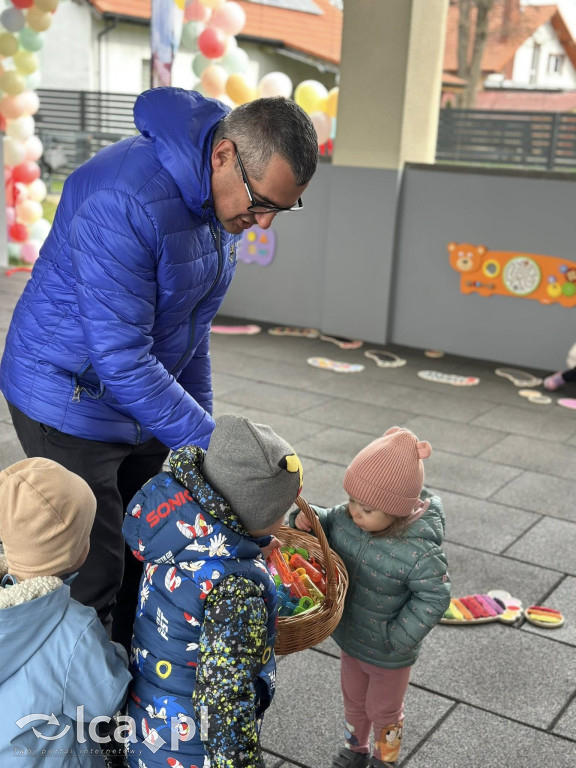 Dzieci już testują nowy plac zabaw