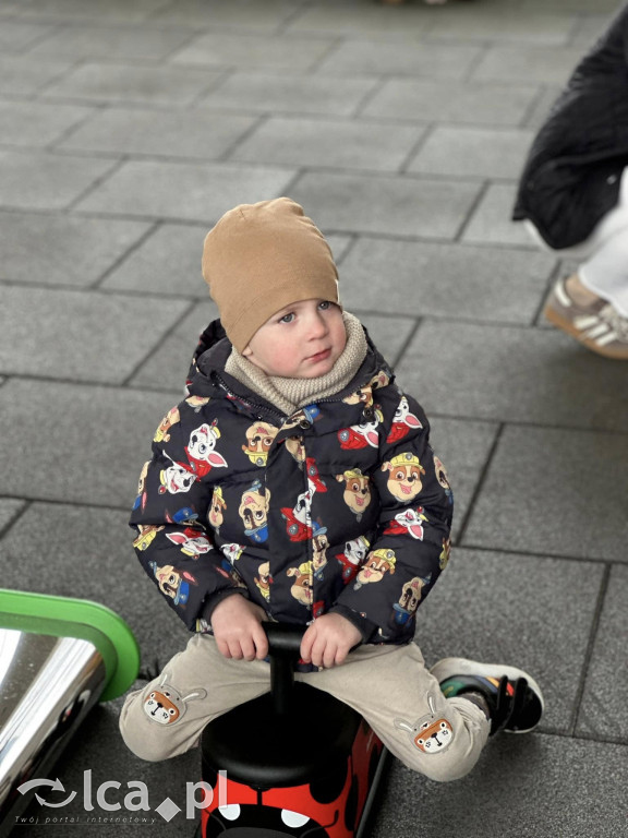 Dzieci już testują nowy plac zabaw