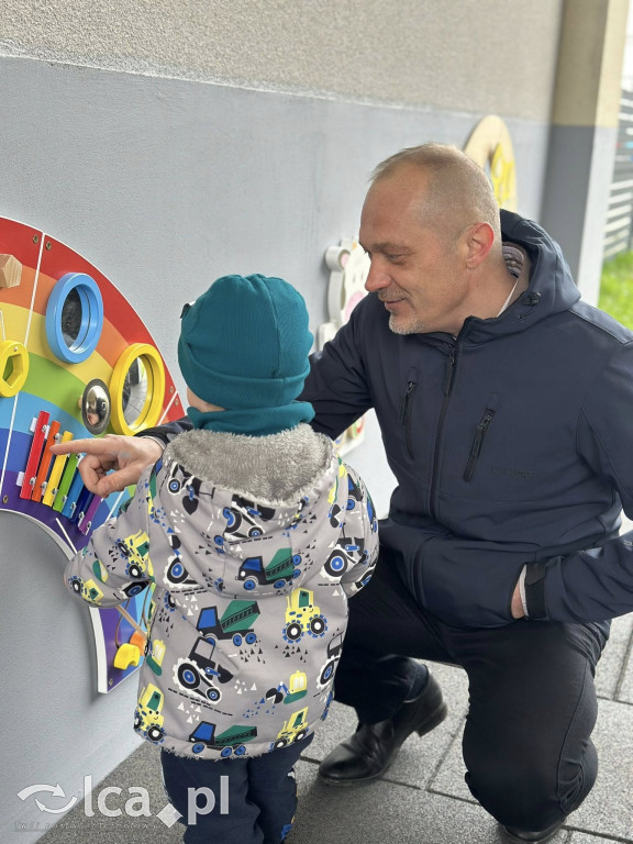 Dzieci już testują nowy plac zabaw