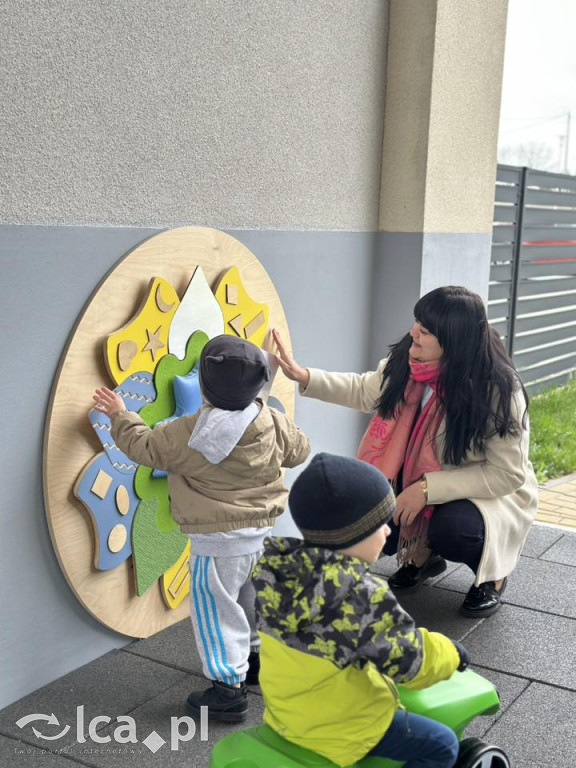 Dzieci już testują nowy plac zabaw