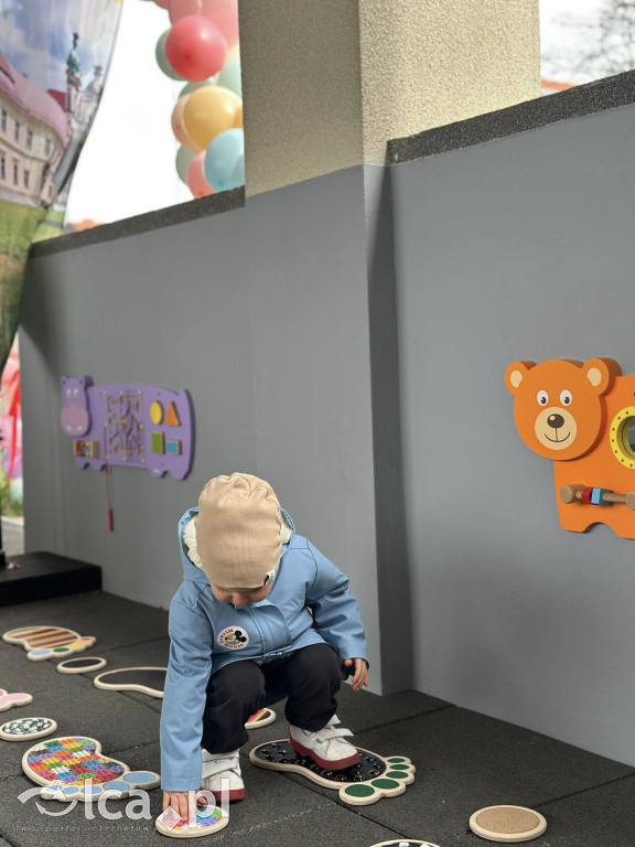 Dzieci już testują nowy plac zabaw