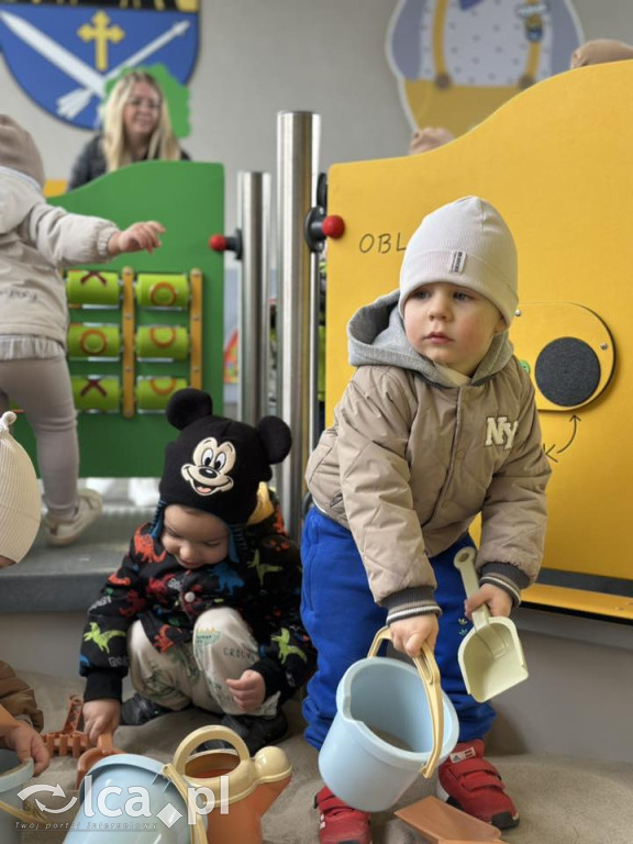 Dzieci już testują nowy plac zabaw