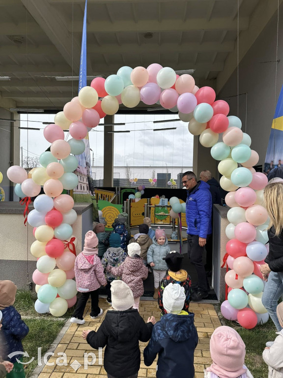 Dzieci już testują nowy plac zabaw