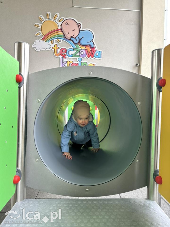 Dzieci już testują nowy plac zabaw