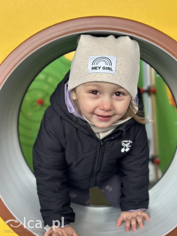 Dzieci już testują nowy plac zabaw