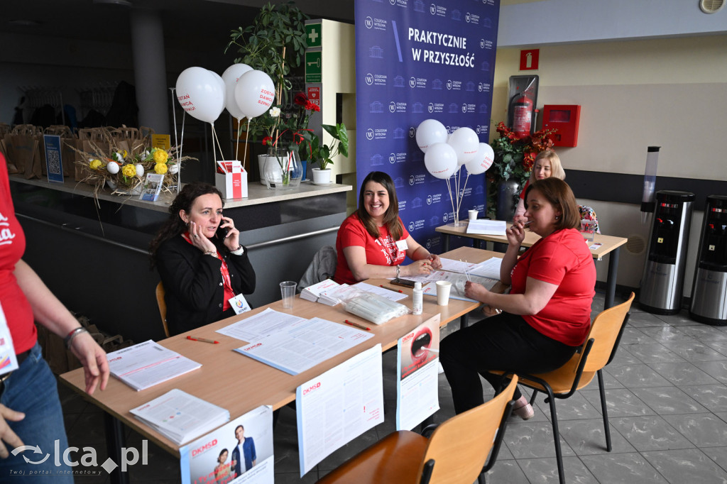 Przyszli i pomogli dwóm malym chłopcom