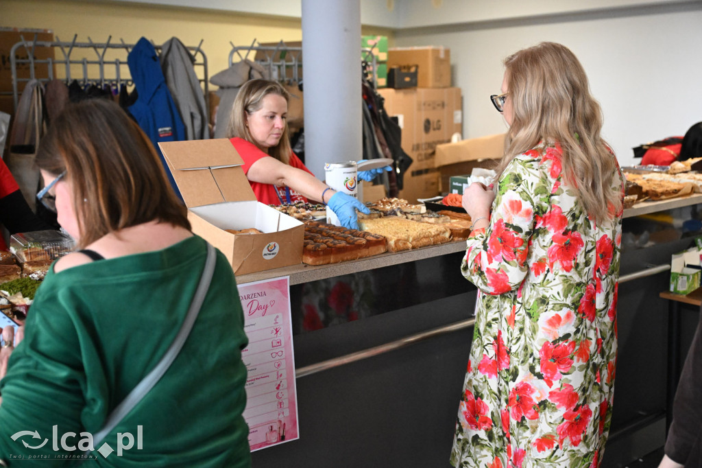 Przyszli i pomogli dwóm malym chłopcom