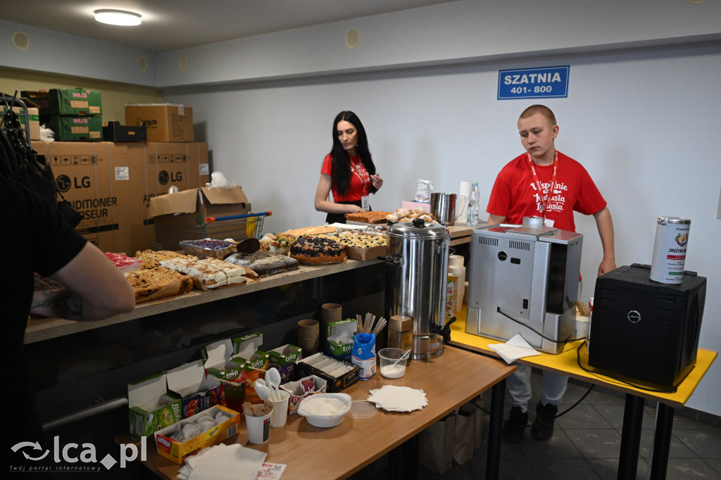 Przyszli i pomogli dwóm malym chłopcom