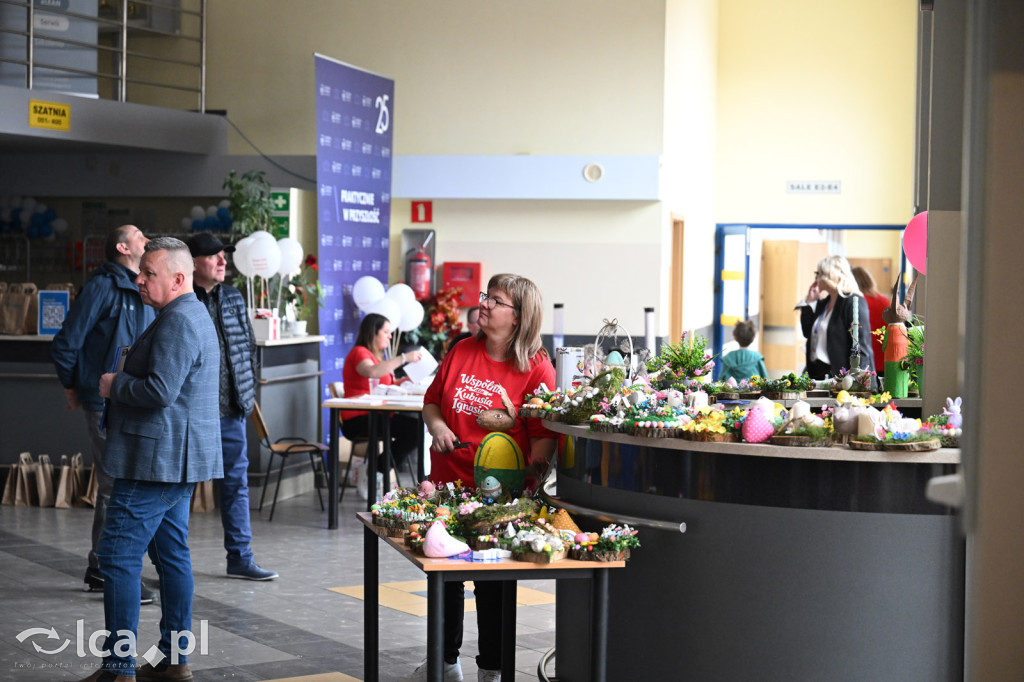 Przyszli i pomogli dwóm malym chłopcom