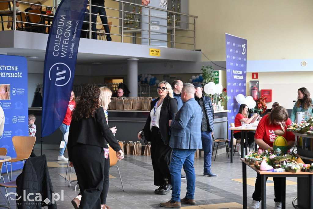 Przyszli i pomogli dwóm malym chłopcom