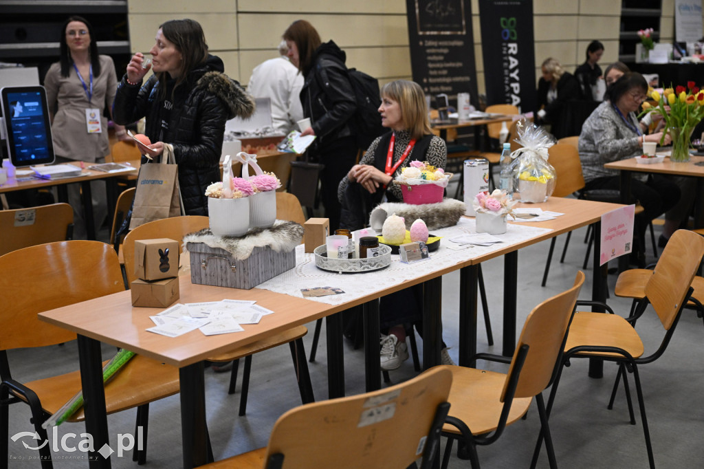 Przyszli i pomogli dwóm malym chłopcom