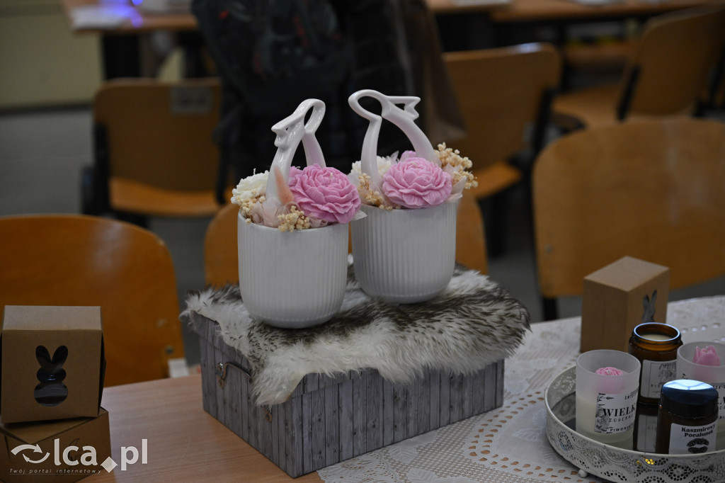 Przyszli i pomogli dwóm malym chłopcom