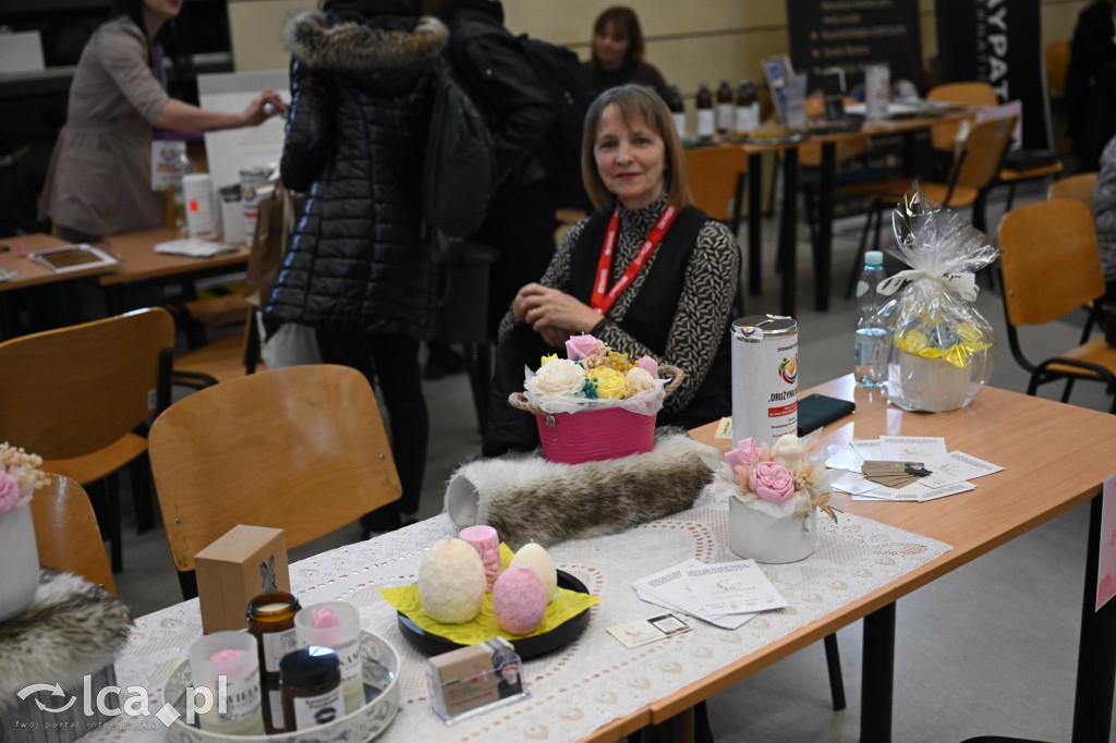 Przyszli i pomogli dwóm malym chłopcom