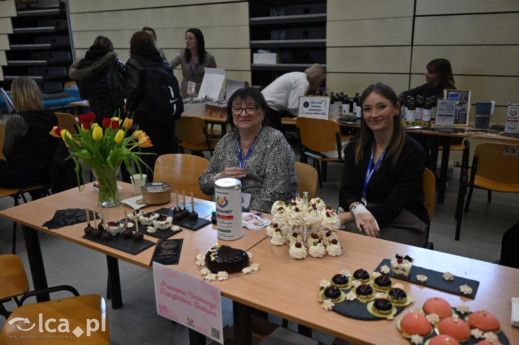 Przyszli i pomogli dwóm malym chłopcom