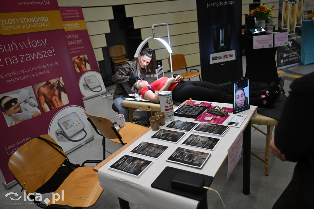 Przyszli i pomogli dwóm malym chłopcom