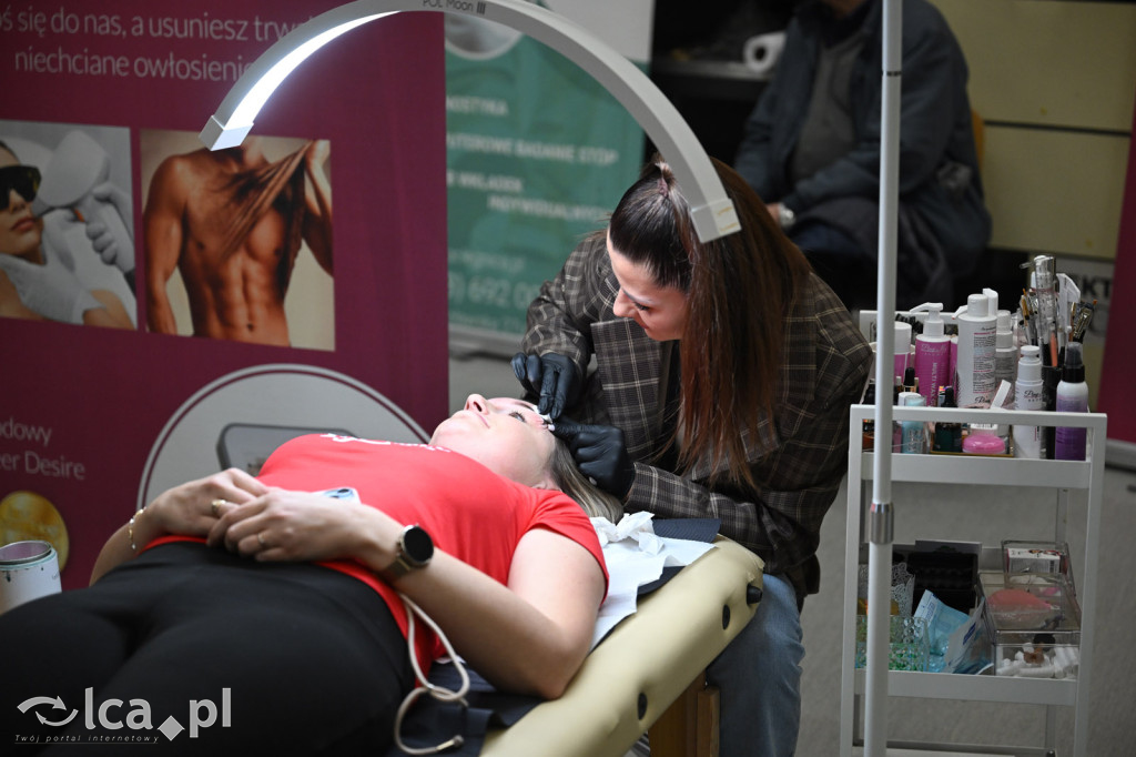 Przyszli i pomogli dwóm malym chłopcom