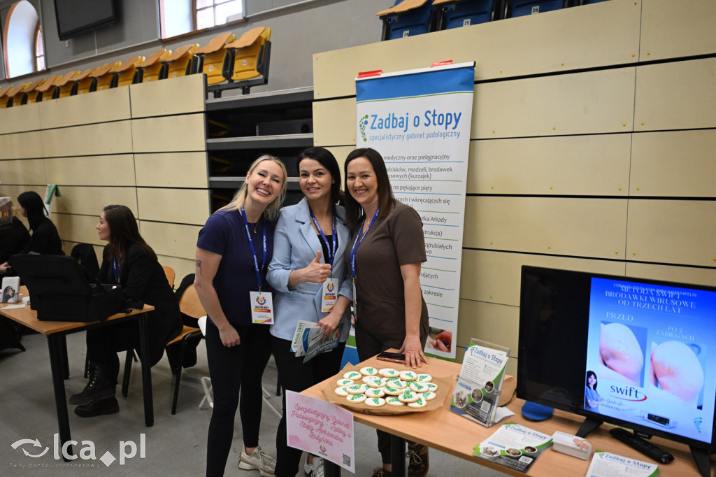 Przyszli i pomogli dwóm malym chłopcom